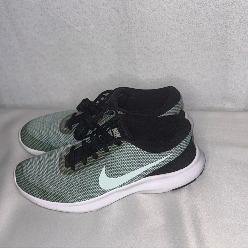Nike Green and Black Sneakers with Knit Upper size 9.5